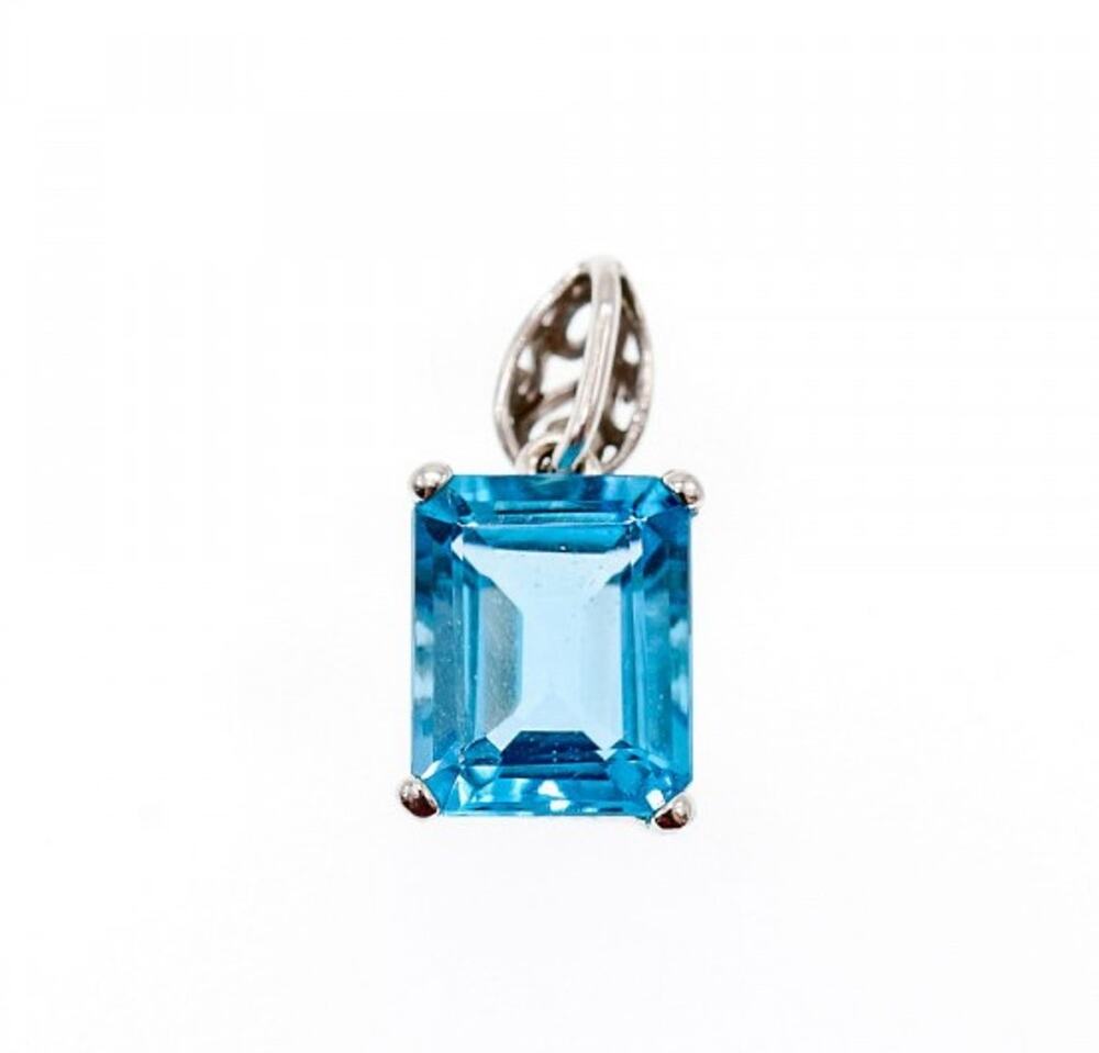 10K White Gold Topaz Pendant
